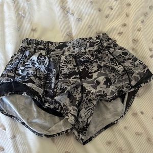 size 4 lulu lemon hotty hots